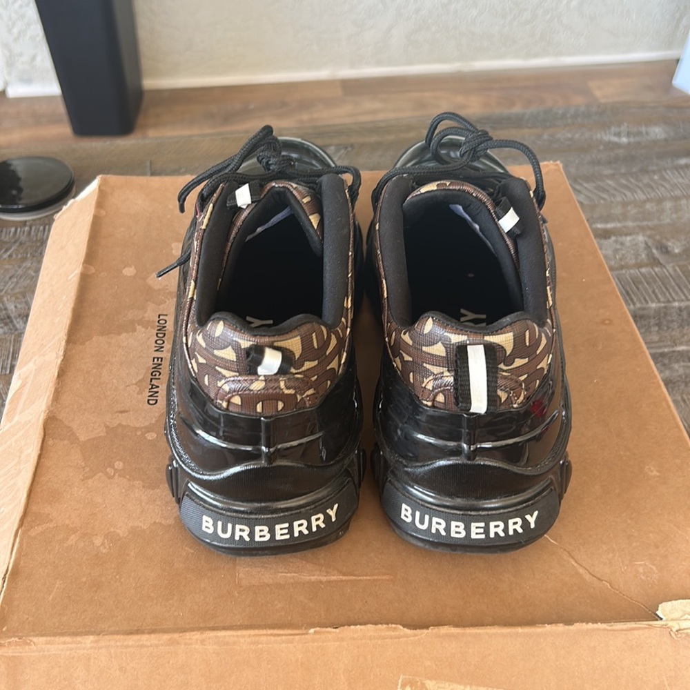 Burberry Sneakers - Picture 4 of 7